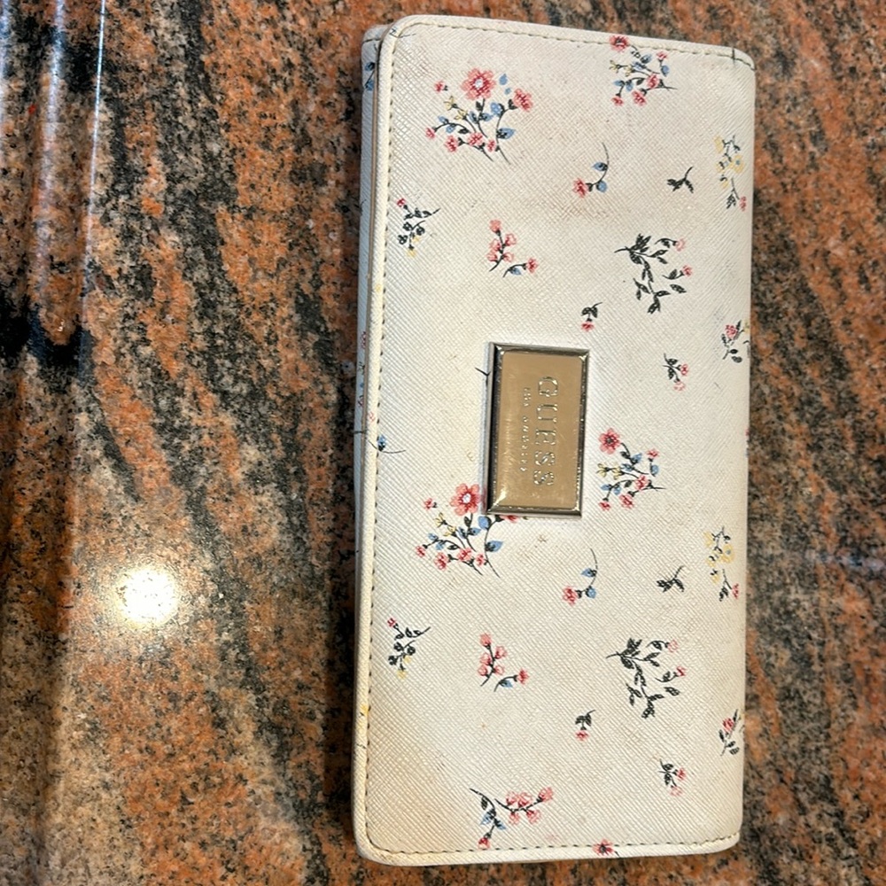 Guess wallet !